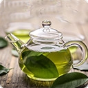 Зеленый чай Зеленый чай впервые появился в Китае около 5000 лет назад, распространился в Японии, Вьетнаме, Корее, Индонезии и Индии. В России зеленый чай появился в XVI веке, в Европе – в XVII. Зеленый чай пробовали выращивать в Средней Азии, в Крыму и на Кавказе. Сейчас зеленый чай производится в основном ...
